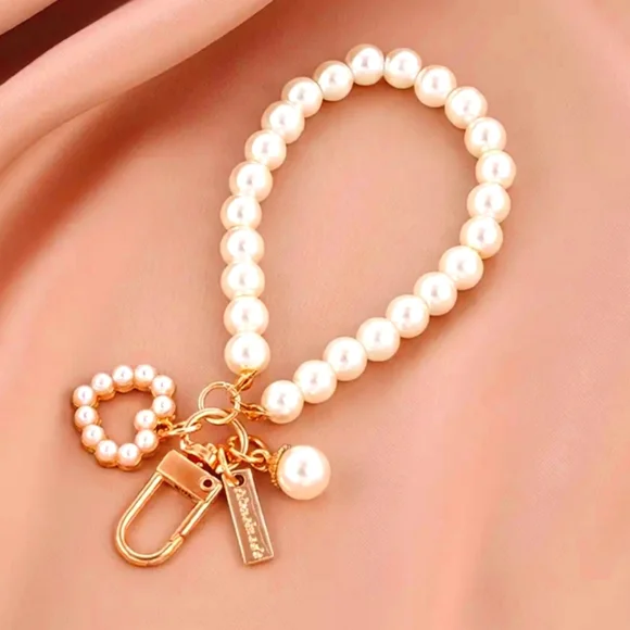 Beaded Heart Wrislet Charm - Picture 1 of 4